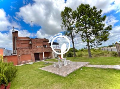 Casa en venta de 4 dormitorios, 2 baños, piscina en Ciudad de Canelones