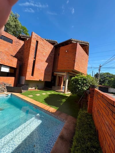 Casa En Venta Mburucuya Primer Presidente 473m2 Piscina Jardin Privado