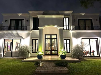 Residencia moderna en alquiler – Elegancia y amplitud