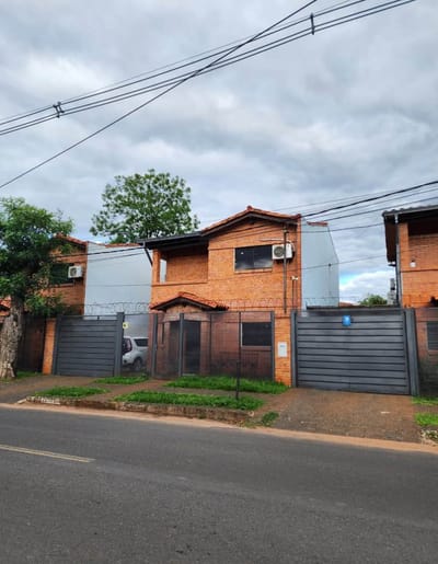 VENDO DUPLEX EN LUQUE BARRIO LAURELTY