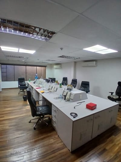 Salon Comercial En Esquina 287m2 - 14 De Mayo Y Oliva - Barrio La Encarnacion 