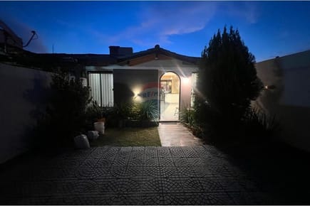 EN VENTA DUPLEX CON PISCINA EN LUQUE-TERCER BARRIO.