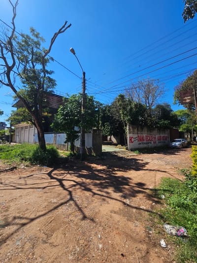 Terreno en esquina sobre Avda Defensores del Chaco 