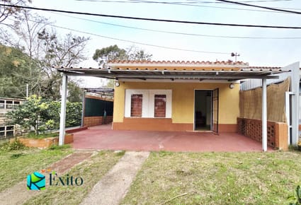 Vendo PH al frente, 2 dorm, cochera, parrillero, jardín al frente. Si banco Las Toscas A 4 de la playa
