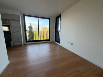 Excelente apartamento en venta frente al lago en Parque Miramar, con renta