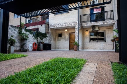 VENDO DUPLEX C/PATIO-ECONATURA 5-LAMBARE