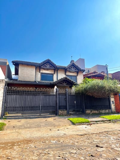 En venta casa de 4 habitaciones en suite en el barrio San Jorge Asunciòn