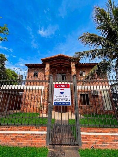 VENDO HERMOSA CASA EN LUQUE, 4TO BARRIO