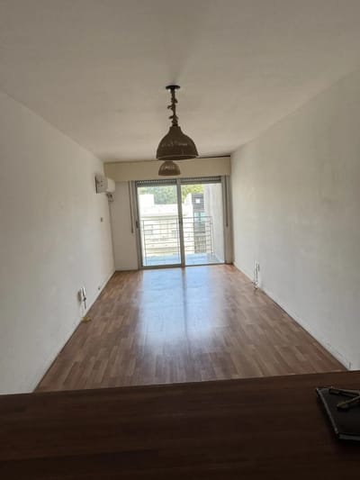 ALQUILER EN POCITOS DE 1 DORMITORIO, PISO 5 AL FRENTE CON TERRAZA, GARAJE INCLUIDO, LAVADERO, BBCOA