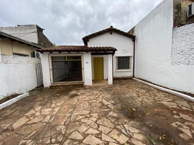Vendo casa toda en Planta Baja. Barrio Sajonia. COD 030