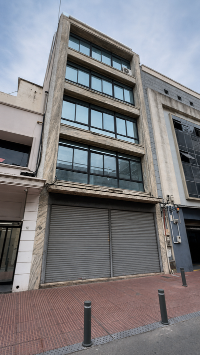 EDIFICIO CORPORATIVO EN ALQUILER – CIUDAD VIEJA 2400m2