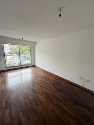 A Pocas Cuadras Del Shopping Punta Carretas, Hermosa Ubicación, Locomoción, Apto 1 Dormitorio!!