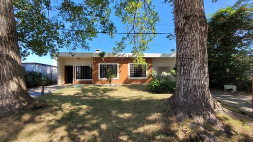 CASA Y APTO PROXIMO A SERVICIOS