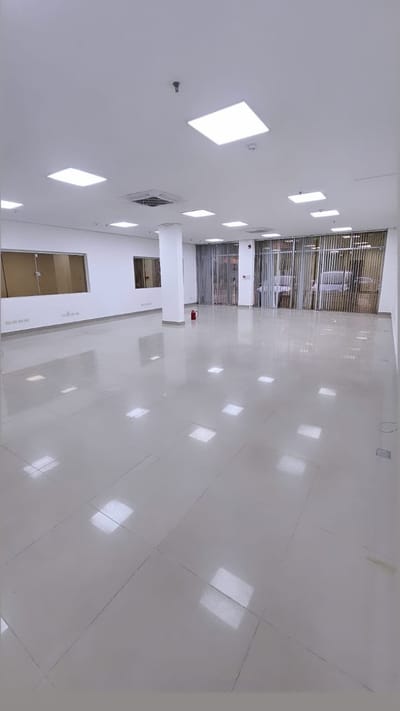 ALQUILER OFICINA CORPORATIVA EN YKUA SATI EN PLANTA BAJA
