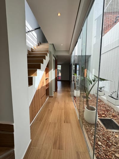 "¡Exclusiva Casa Moderna a Estrenar! Diseño en 3 Niveles | 2 Dormitorios | Oportunidad Única"