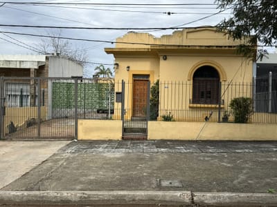 Casa de Estilo en Colon a Metros de Av. Garzon