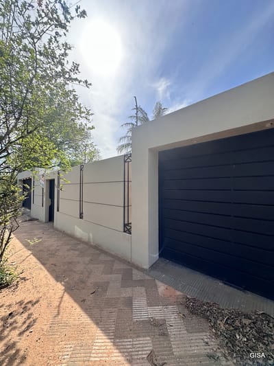 AMPLIA RESIDENCIA DE VARIOS DORMITORIOS EN LAMBARE A10-06-7