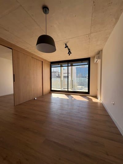 Alquiler apartamento, 2 dormitorios en el Centro, piso alto. Opción de alquilar garaje.
