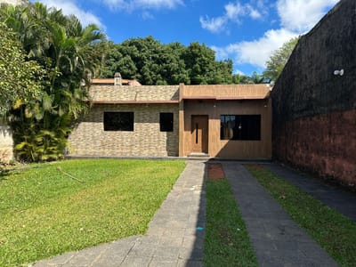 ALQUILO AMPLIA CASA PARA OFICINA EN YCUA SATI, ASUNCIÓN