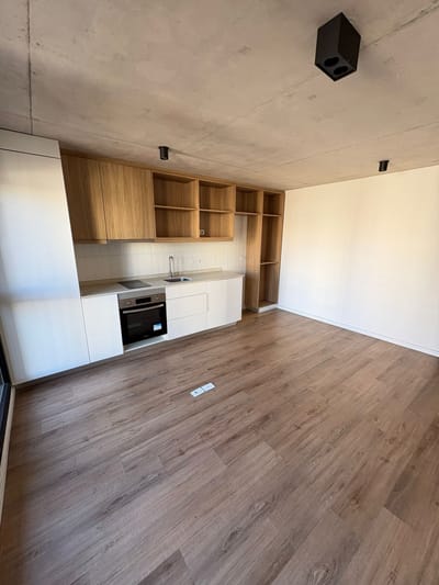 Alquiler de apartamento, 1 dormitorio, 8vo. piso, en el Centro de Montevideo.