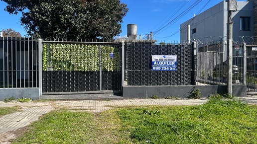 Casa un dormitorio , jardin con acceso para vehiculo
