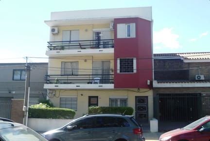 Exclusivo Apartamento de 1 Dormitorio en Planta Baja con Encantador Patio de 12m² en el Prestigioso Parque Batlle: ¡Tu Oasis Urbano te Espera!