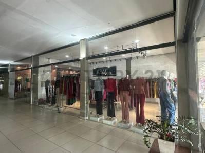 ALQUILO SALÓN COMERCIAL EN GALERÍA AMISTAD