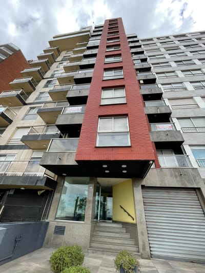 Apto frente a RAMBLA DE MALVIN 3 dorm y dos baños gge
