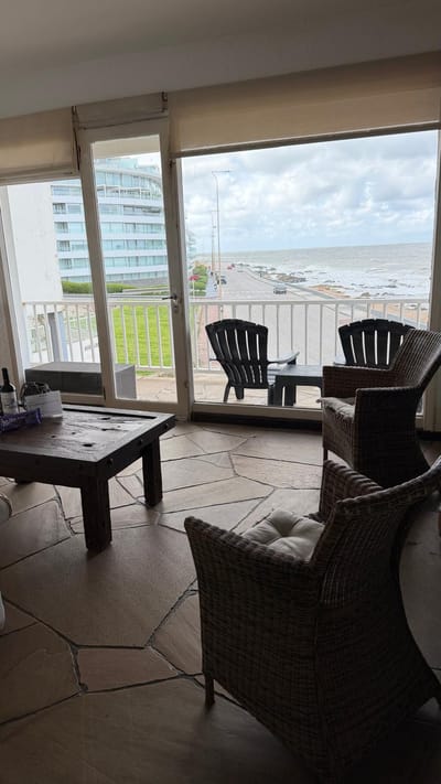 Alquiler Temporal en la Peninsula: Apartamento Rústico Moderno con Vistas al Mar y Garaje