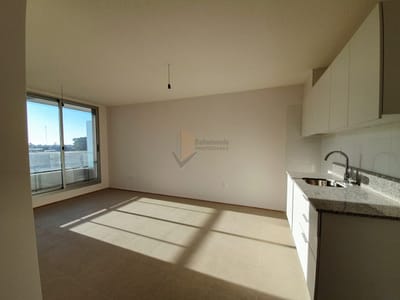 Apartamento en alquiler, 1 dormitorio, Tres Cruces, garage, piso 4