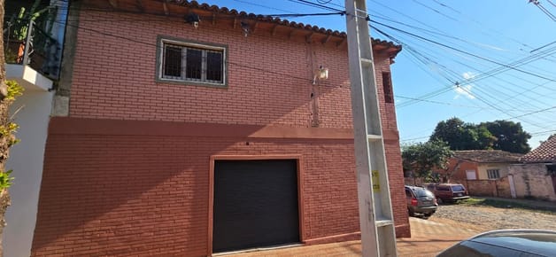 CASA EN ALQUILER PARA USO COMERCIAL – BARRIO NAZARETH