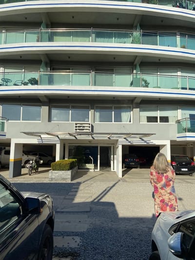 Divino Apto de 1 d, nuevo y luminoso, balcón y garage $32000