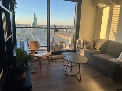 Apartamento en Alquiler Amoblado, Piso 16 con vista panorámica a la bahía.