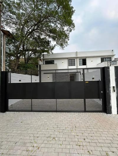 Alquilo hermoso y amplio Duplex zona Conmebol.