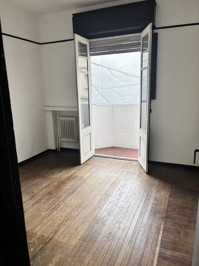 ALQUILER EN CENTRO/ CIUDAD VIEJA, 2 DORMITORIOS, PISO 2 POR ESCALERA, BALCON, GASTOS COMUNES BAJOS