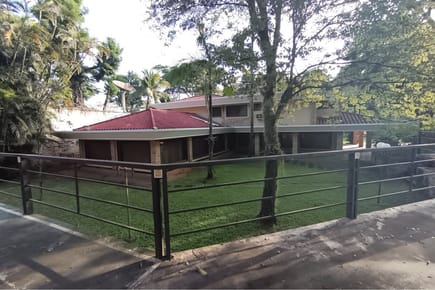 EXCLUSIVA RESIDENCIA EN ESQUINA BARRIO FELICIDAD