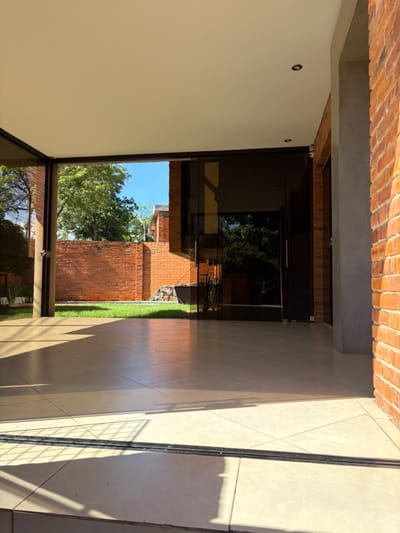 En alquiler residencia sobre la Avda Primer Presidente - Asunción