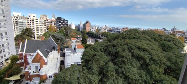 PASOS PZA VARELA, PISO ALTO, CATEGORIA, 128 M2 EDIF., 3-4 DORM. 3 BAÑOS, ESTAR, LOSA, VIG. VIRTUAL - ES UNA VENTA DE DERECHOS POSESORIOS (NO ADMITE PRÉSTAMO BANCARIO)