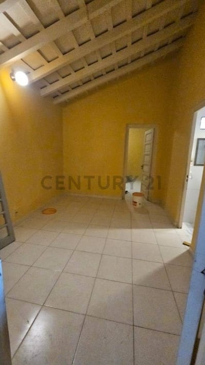 ALQUILO AMPLIA RESIDENCIA PARA USO COMERCIAL
