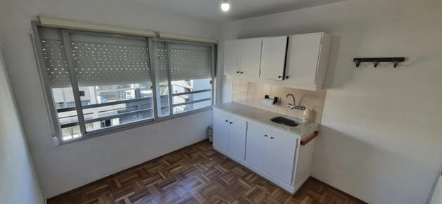ALQUILER EN CORDON, MONO AMBIENTE EN PISO ALTO AL FRENTE, CON SEPARACION, SEGURIDAD 24HS