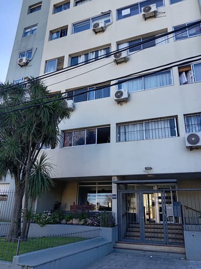 Muy lindo apartamento en piso alto con vista hermosa y despejada.