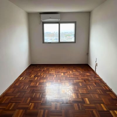 3676 | EXCELENTE APARTAMENTO DE 2 DORMITORIOS EN PISO ALTO – AGUADA