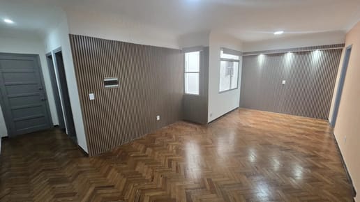 3678 | IMPECABLE APARTAMENTO AL FRENTE DE 2 DORMITORIOS CON TERRAZA EN PRIMER PISO – CENTRO