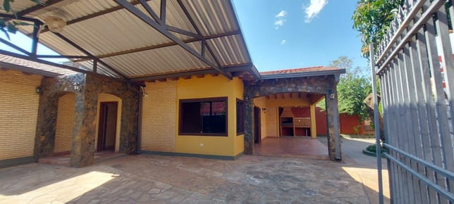 ALQUILO!!! AMPLIA CASA EN CAPIATA, Zona Supermercado BOX – Ruta 2.