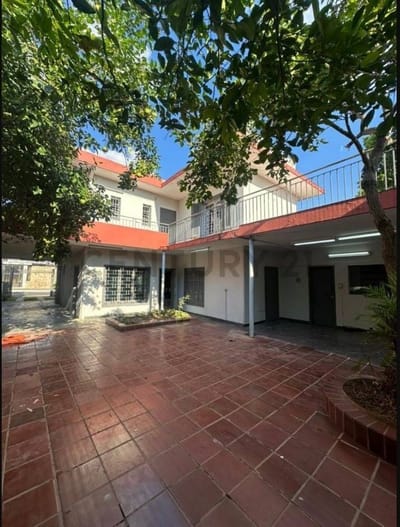 EN VENTA | Propiedad De 420 m² En Carlos Antonio López
