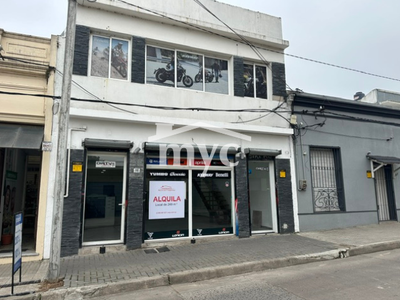 Local 249 mts2 en dos plantas-18 De Julio casi Sarandí Pando.