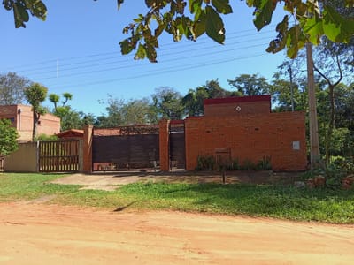 ALQUILER DE CASA SEMI AMOBLADA EN ZÁRATE ISLA – LUQUE