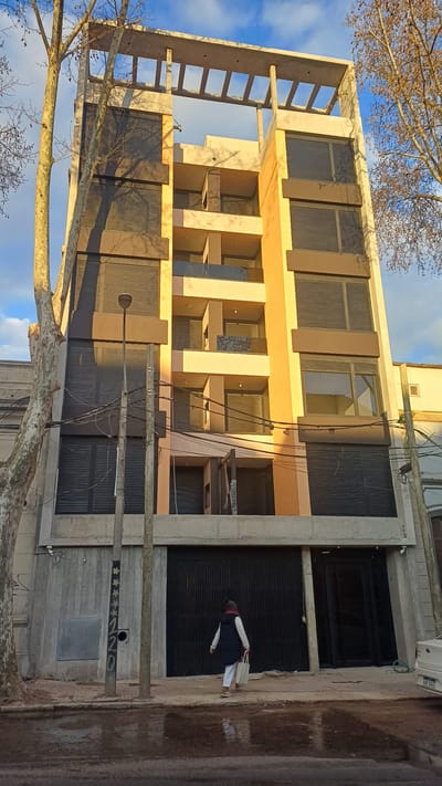 ALQUILER 1 DORMITORIO A ESTRENAR Y  SEMI EQUIPADO EN TRES CRUCES WIFFI + AMENITIES