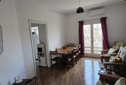 Exquisito Apartamento de 2 Dormitorios en 2⁰ Piso por Escalera, Ubicado en el Prestigioso Barrio del Prado.