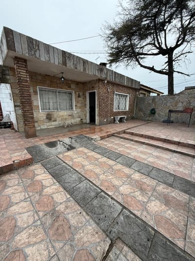 venta de Casa de 2 dormitorios con cochera, fondo y deposito en la teja